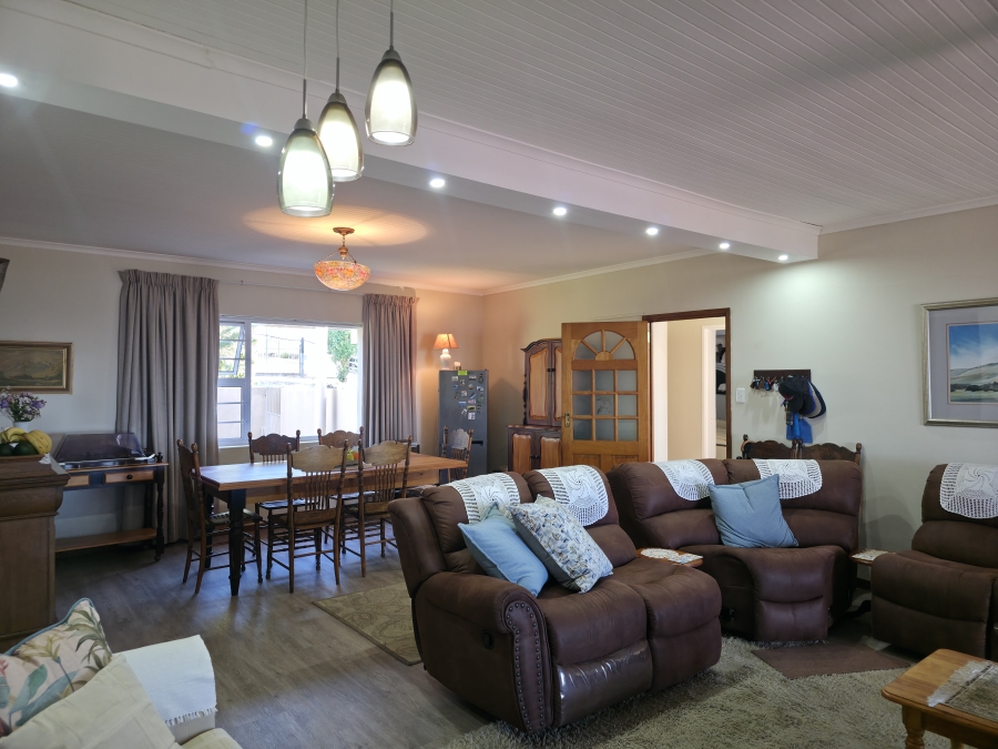 7 Bedroom Property for Sale in Wavecrest Eastern Cape